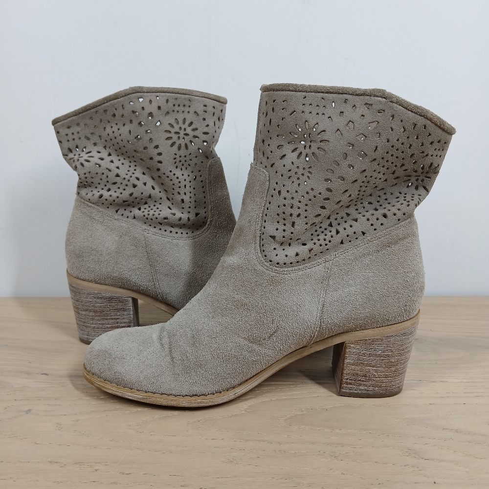 Crown Vintage Taupe Leather Perforated Foldover Block Heel‎ Ankle Boots 1506 - Picture 4 of 11